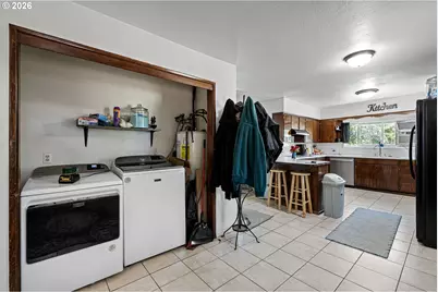 402 N D St, Lowell, OR 97452 - Photo 26