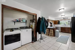 402 N D St, Lowell, OR 97452 - Photo 26