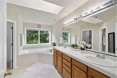 1264 NE Estelle Ct, Hillsboro, OR 97124 - Photo 18