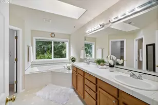 1264 NE Estelle Ct, Hillsboro, OR 97124 - Photo 18