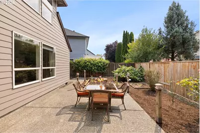 1264 NE Estelle Ct, Hillsboro, OR 97124 - Photo 28