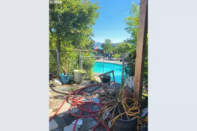 306 McLain Ave, Roseburg, OR 97471 - Photo 6