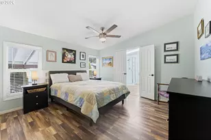 15768 SE Powell Blvd, Portland, OR 97236 - Photo 12