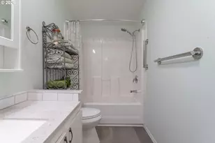 15768 SE Powell Blvd, Portland, OR 97236 - Photo 22