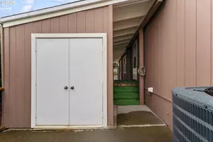 15768 SE Powell Blvd, Portland, OR 97236 - Photo 32