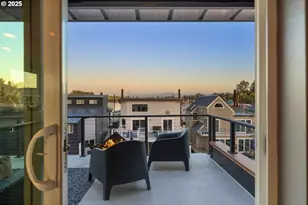 18525 NE Marine Dr, Portland, OR 97230 - Photo 16