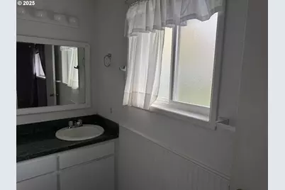 2268 9th St, Springfield, OR 97477 - Photo 18