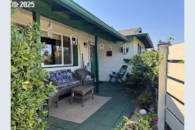 2268 9th St, Springfield, OR 97477 - Photo 2