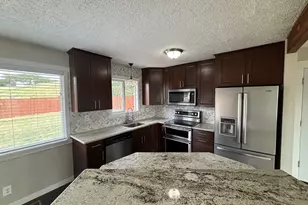 924 SW 33rd St, Pendleton, OR 97801 - Photo 4