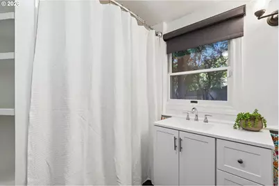 731 SW Maplecrest Dr, Portland, OR 97219 - Photo 36