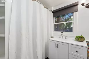 731 SW Maplecrest Dr, Portland, OR 97219 - Photo 36