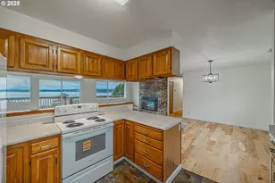 67538 E Bay Rd, North Bend, OR 97459 - Photo 24