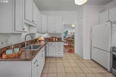 5525 NE Everett St, Portland, OR 97213 - Photo 8