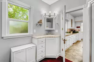 165 SE 33rd Ave, Hillsboro, OR 97123 - Photo 22