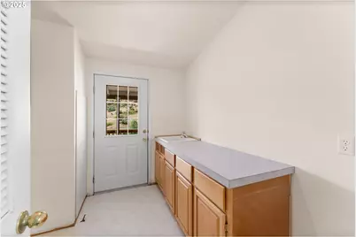 220 Robin St, Roseburg, OR 97470 - Photo 28