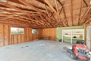 220 Robin St, Roseburg, OR 97470 - Photo 32