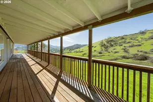 220 Robin St, Roseburg, OR 97470 - Photo 6