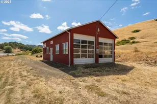 220 Robin St, Roseburg, OR 97470 - Photo 32