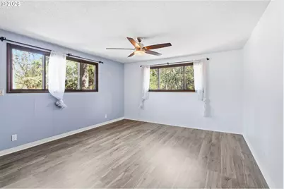 320 Dellwood Dr, Eugene, OR 97405 - Photo 32