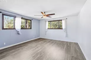 320 Dellwood Dr, Eugene, OR 97405 - Photo 32