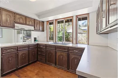 320 Dellwood Dr, Eugene, OR 97405 - Photo 10