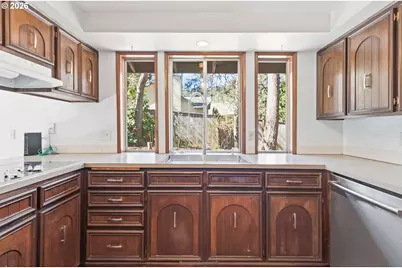 320 Dellwood Dr, Eugene, OR 97405 - Photo 12