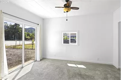 912 S Main St, Myrtle Creek, OR 97457 - Photo 10