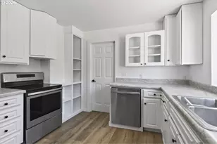 912 S Main St, Myrtle Creek, OR 97457 - Photo 14