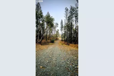 2100 Saratoga Way, Grants Pass, OR 97526 - Photo 14