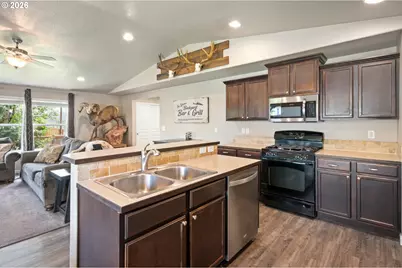4946 Holly St, Springfield, OR 97478 - Photo 10
