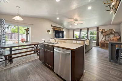 4946 Holly St, Springfield, OR 97478 - Photo 12