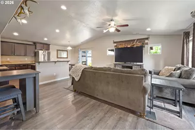 4946 Holly St, Springfield, OR 97478 - Photo 4