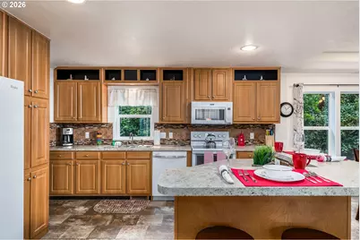4567 Foulweather St, Florence, OR 97439 - Photo 8