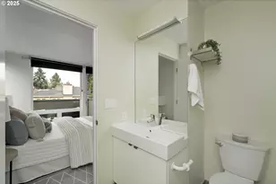 1102 NE Tillamook St, Portland, OR 97212 - Photo 32