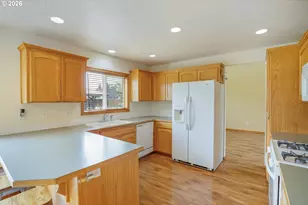 239 Blue Jay Loop, Creswell, OR 97426 - Photo 8