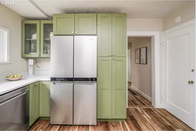 10227 N Macrum Ave, Portland, OR 97203 - Photo 8