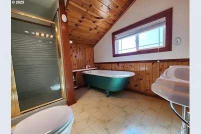 92920 Cape Blanco Rd, Sixes, OR 97476 - Photo 16