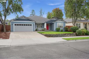 948 Black Wolf Ln, Eagle Point, OR 97524 - Photo 1