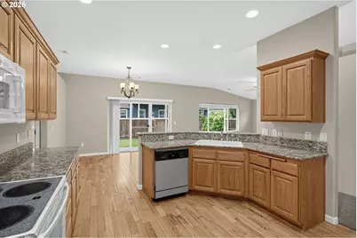 948 Black Wolf Ln, Eagle Point, OR 97524 - Photo 10