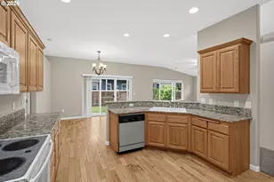 948 Black Wolf Ln, Eagle Point, OR 97524 - Photo 10