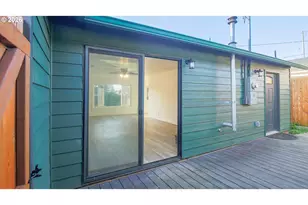 436 E 7th St, Coquille, OR 97423 - Photo 12