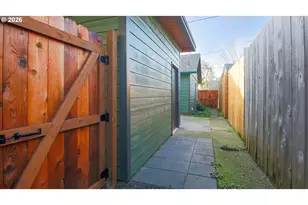 436 E 7th St, Coquille, OR 97423 - Photo 14