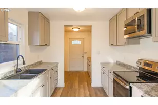 436 E 7th St, Coquille, OR 97423 - Photo 24