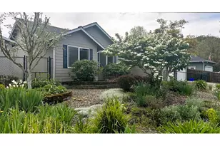 2409 SE Chinaberry Ave, Roseburg, OR 97470 - Photo 2