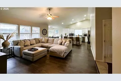 2409 SE Chinaberry Ave, Roseburg, OR 97470 - Photo 6