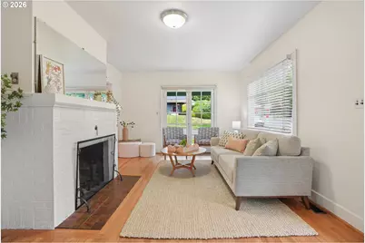1235 SW Cheltenham St, Portland, OR 97239 - Photo 8