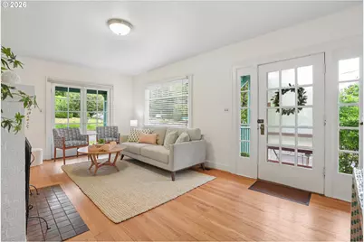 1235 SW Cheltenham St, Portland, OR 97239 - Photo 6
