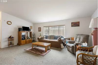 550 S State St #15, Sutherlin, OR 97479 - Photo 6