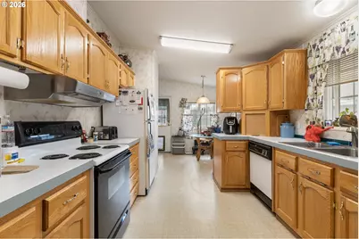 550 S State St #15, Sutherlin, OR 97479 - Photo 14