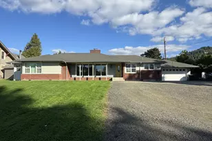 795 W Old Melrose Rd, Roseburg, OR 97471 - Photo 2